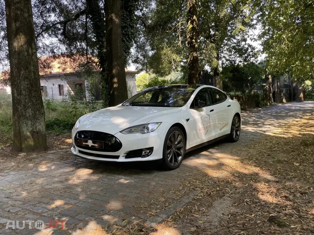 Tesla Model S 90D