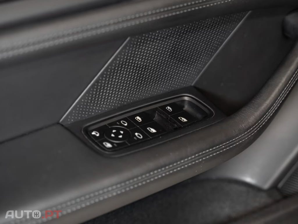 Porsche Taycan GTS I.V.A DEDUTIVEL 