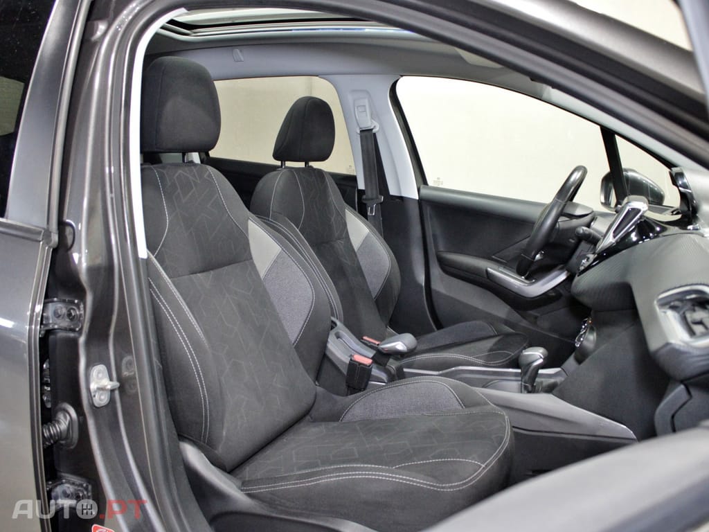 Peugeot 2008 1.2 PureTech Style EAT6