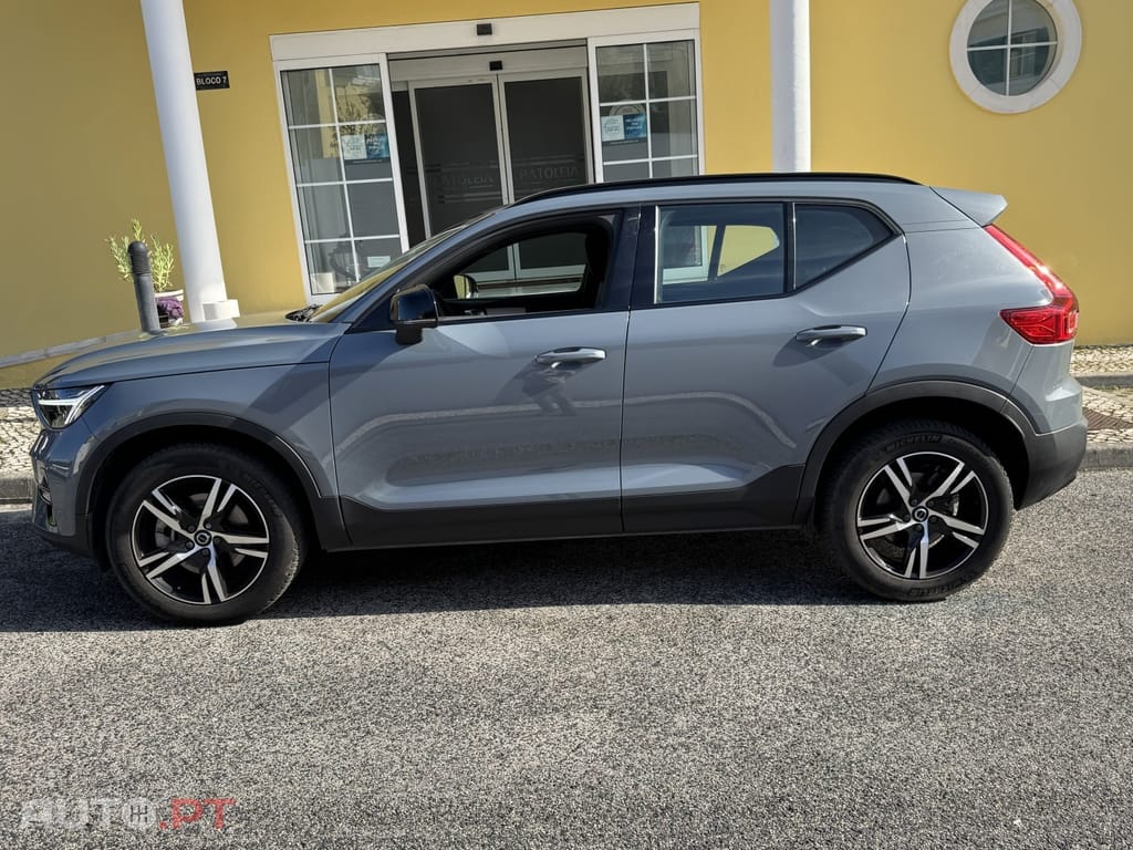 Volvo XC40 2.0 B3 Plus Dark