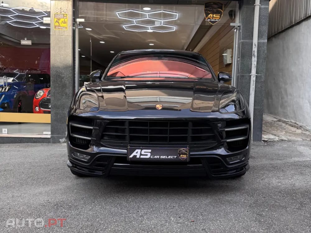 Porsche Macan Turbo Performance Package