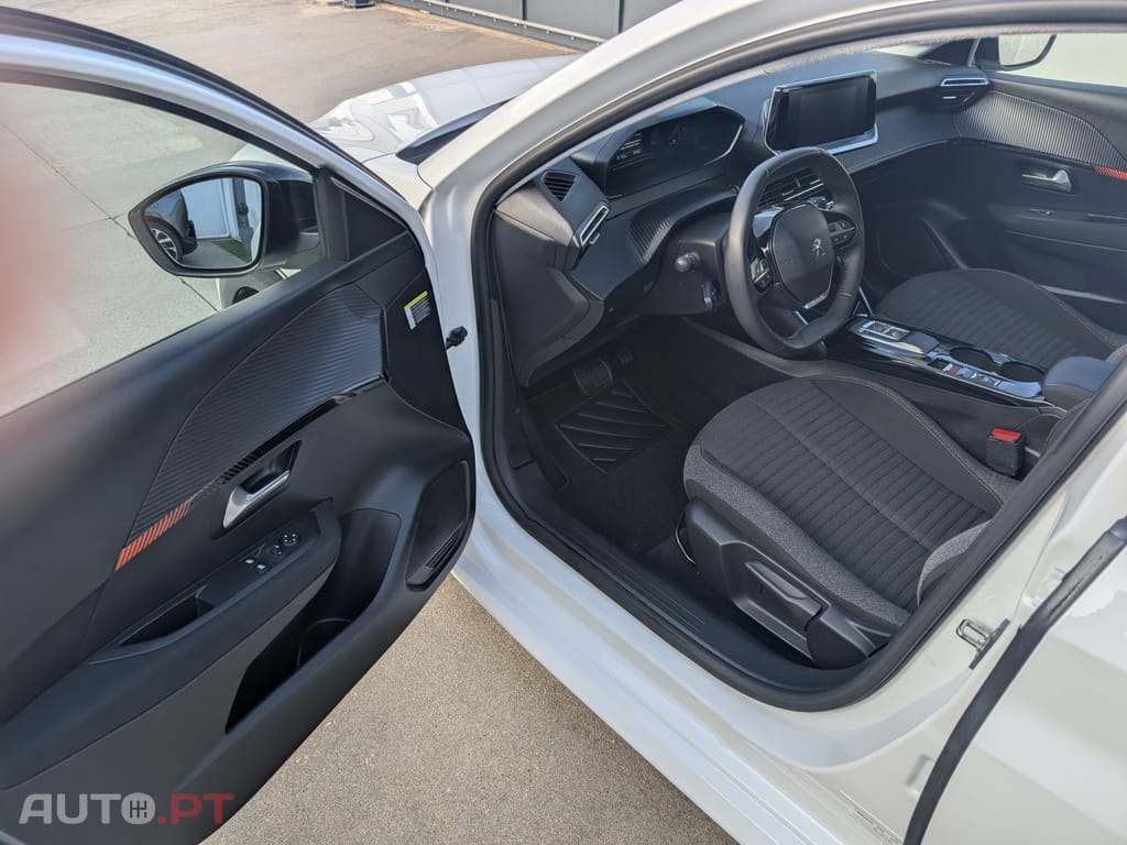 Peugeot E-208 50 kWh Active