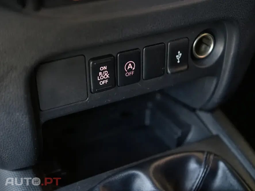 Mitsubishi L200 2.4 DI-D Club Invite Strakar Look 4WD