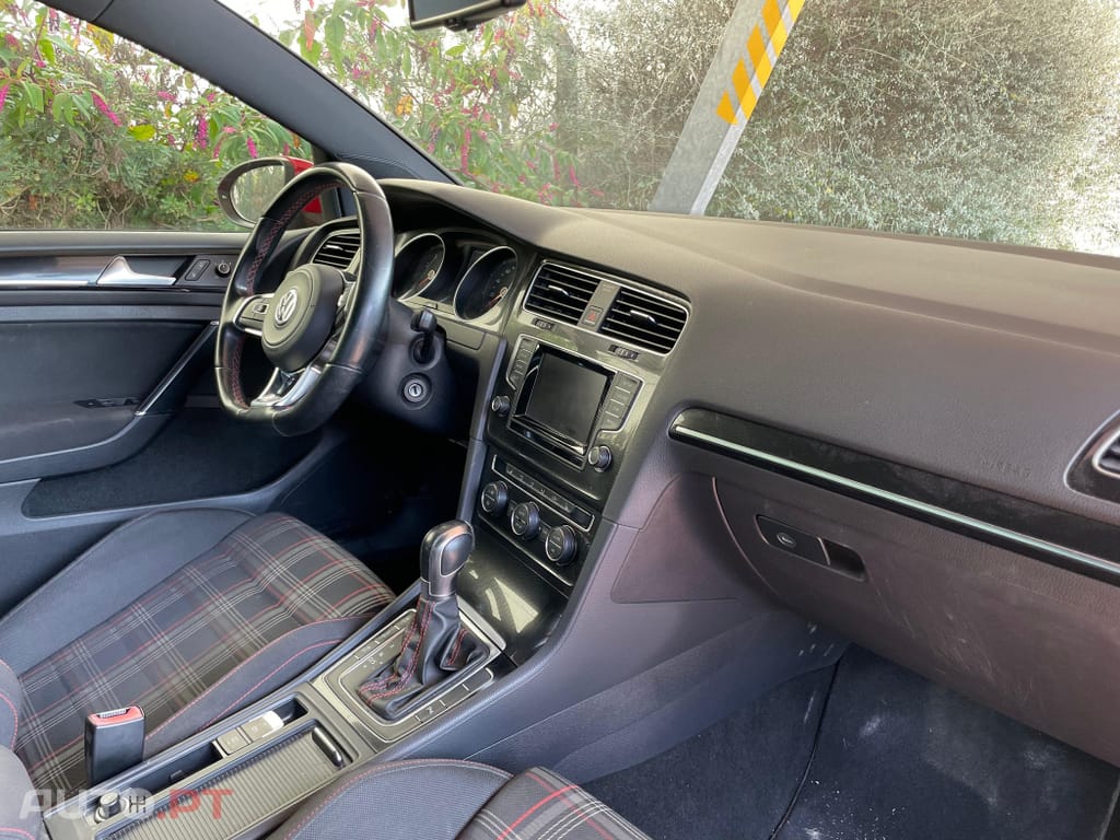 Volkswagen Golf 2.0 TSi GTi DSG Performance