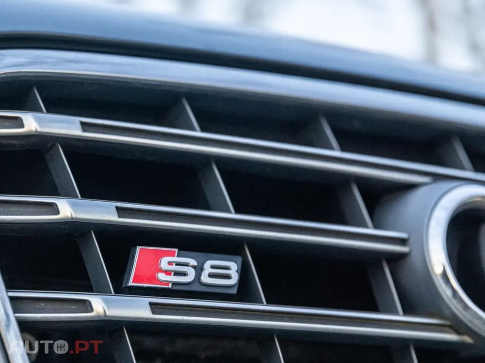 Audi S8 Standard