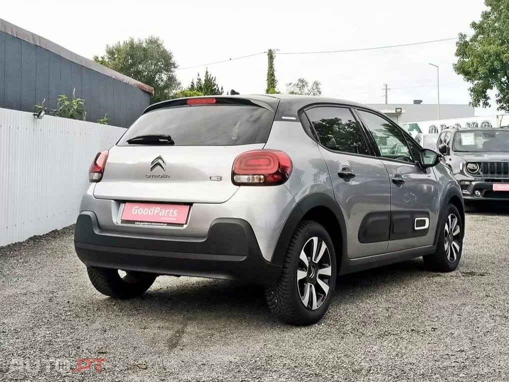 Citroën C3 Pure Tech S&S Shine — fotografia 8
