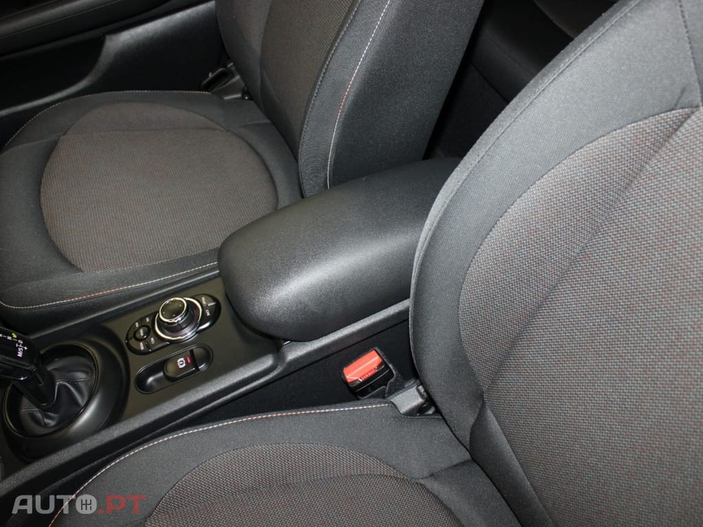 MINI Clubman ONE D 1.5 D AUTO I.V.A DEDUTÍVEL