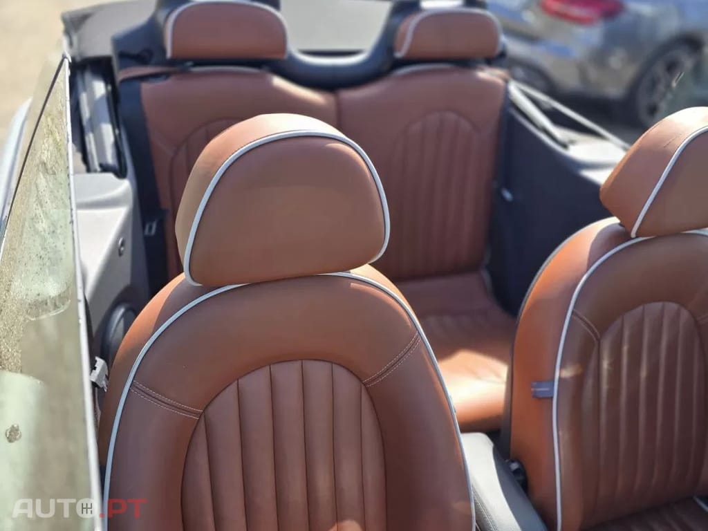 MINI MINI Cooper S Sidewalk