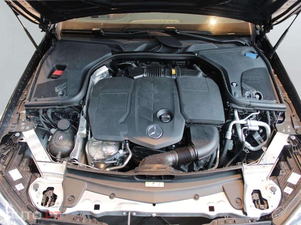 Mercedes-Benz E 220 AMG LINE