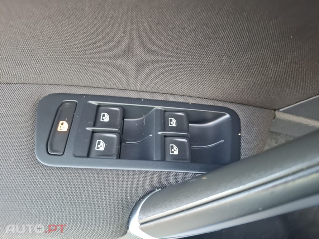 Volkswagen Golf Variant 1.6 TDi Confortline — fotografia 19