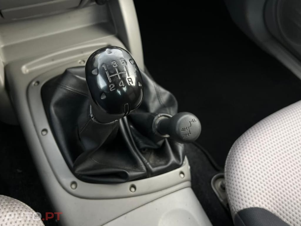 Mitsubishi L200 4X4  CAIXA COM 2250 mm