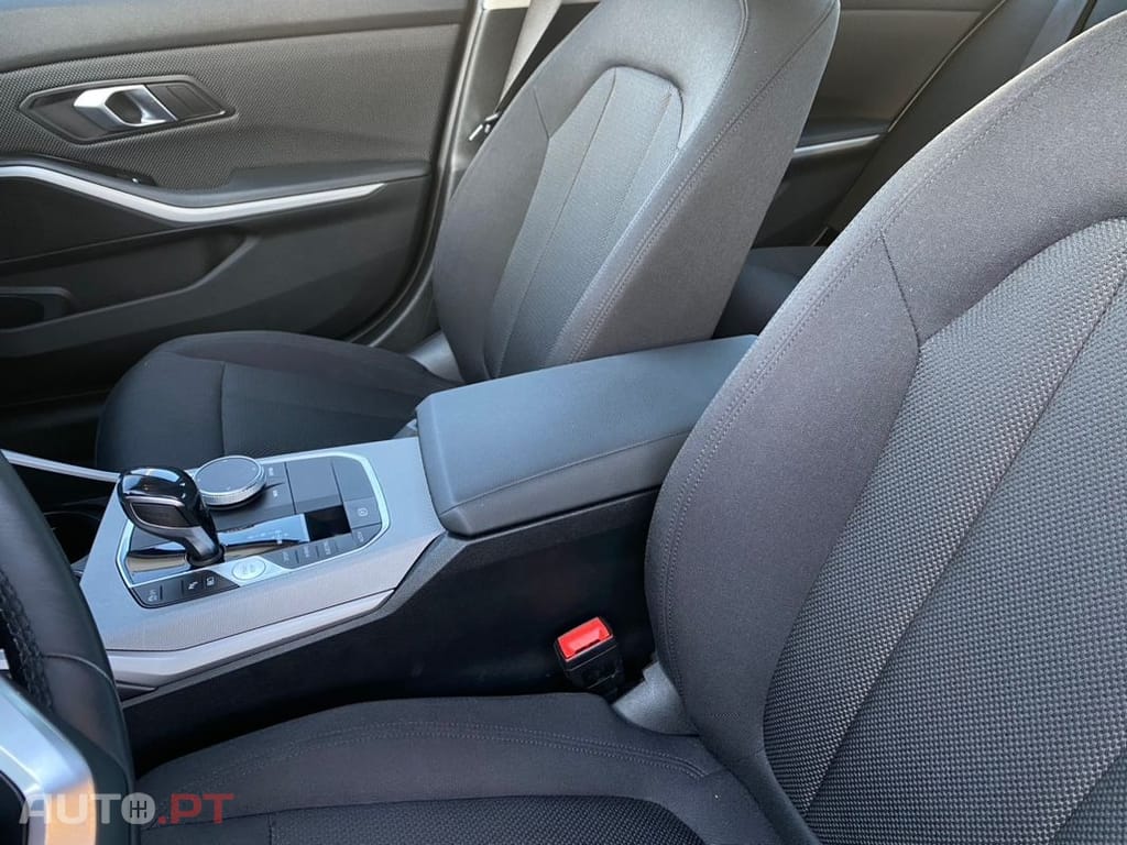 BMW 330 e Line Sport Auto