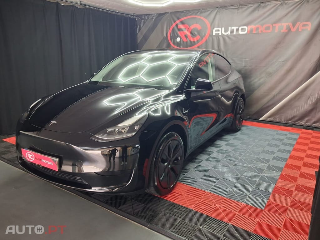 Tesla Model Y Long-Range RWD