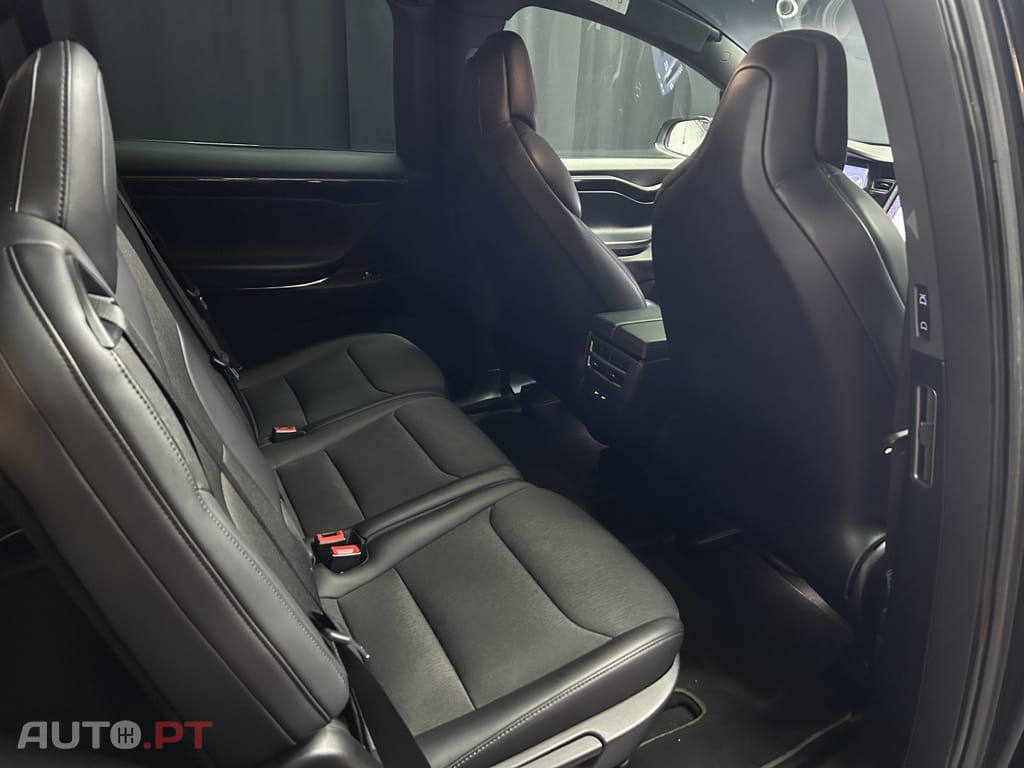 Tesla Model X 75D