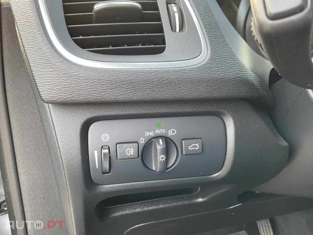 Volvo V40 2.0 D2 Momentum Geartronic
