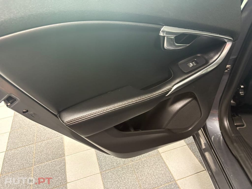 Volvo V40 1.6 D2 R-Design