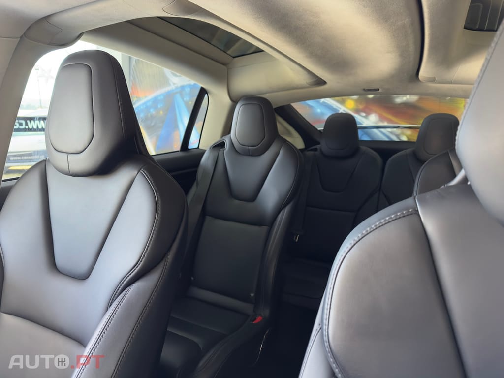 Tesla Model X Outro
