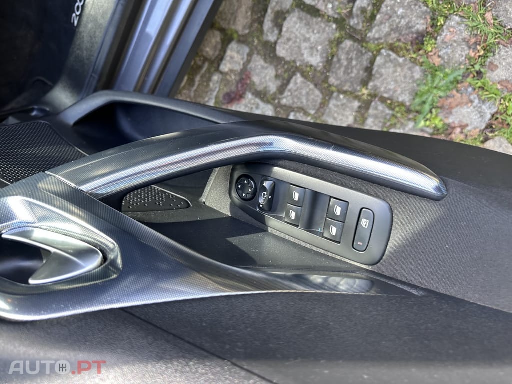 Peugeot 2008 PureTech 100 Allure