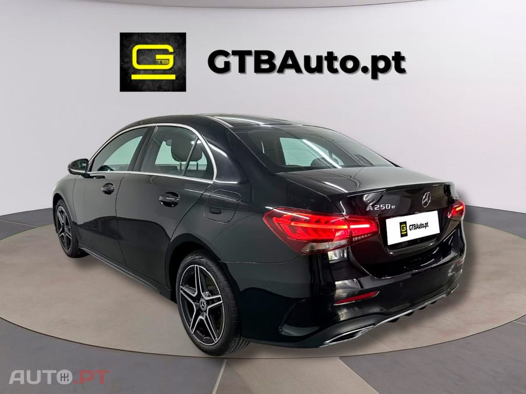 Mercedes-Benz A 250 I.V.A DEDUTIVEL e AMG