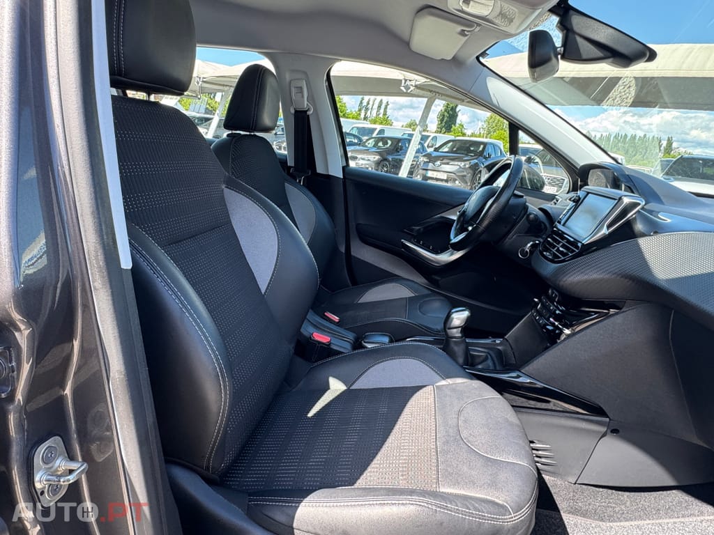Peugeot 2008 1.2 PureTech Allure