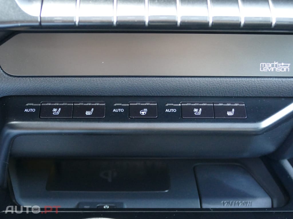 Lexus UX Luxury+TAE+JLL18
