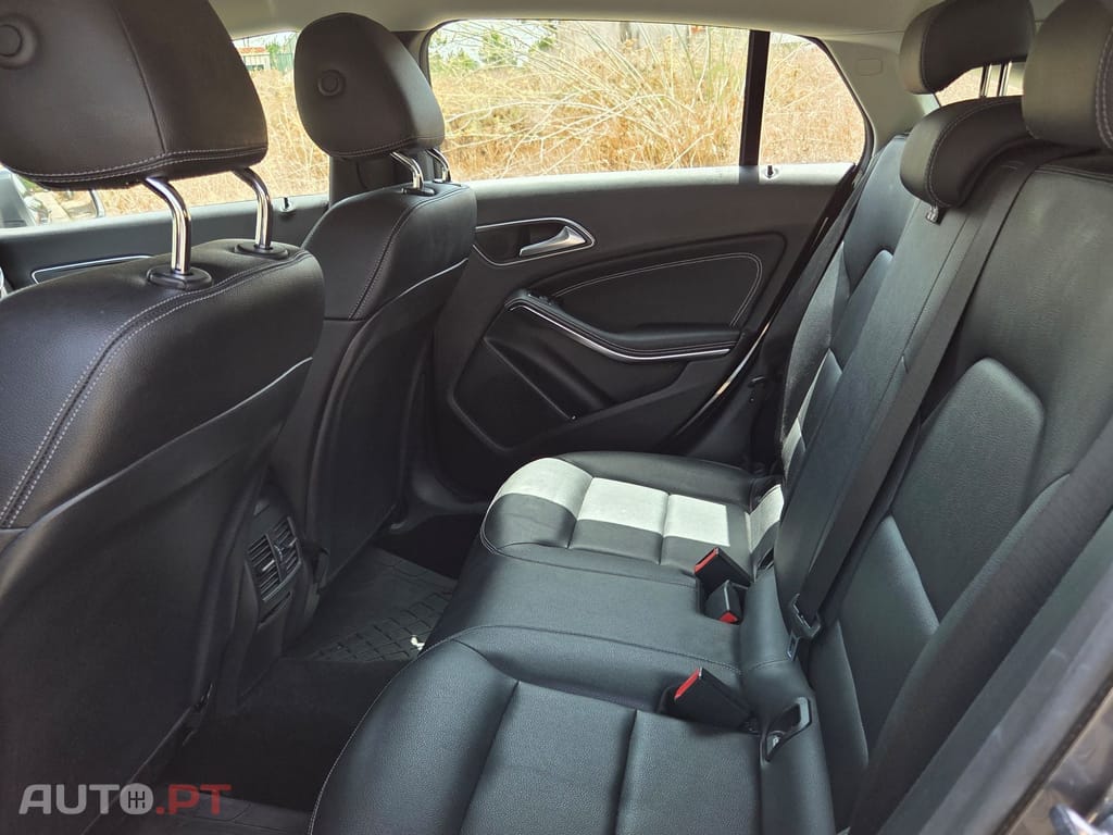 Mercedes-Benz CLA 180 Shooting Brake Urban Fleet Pack Plus