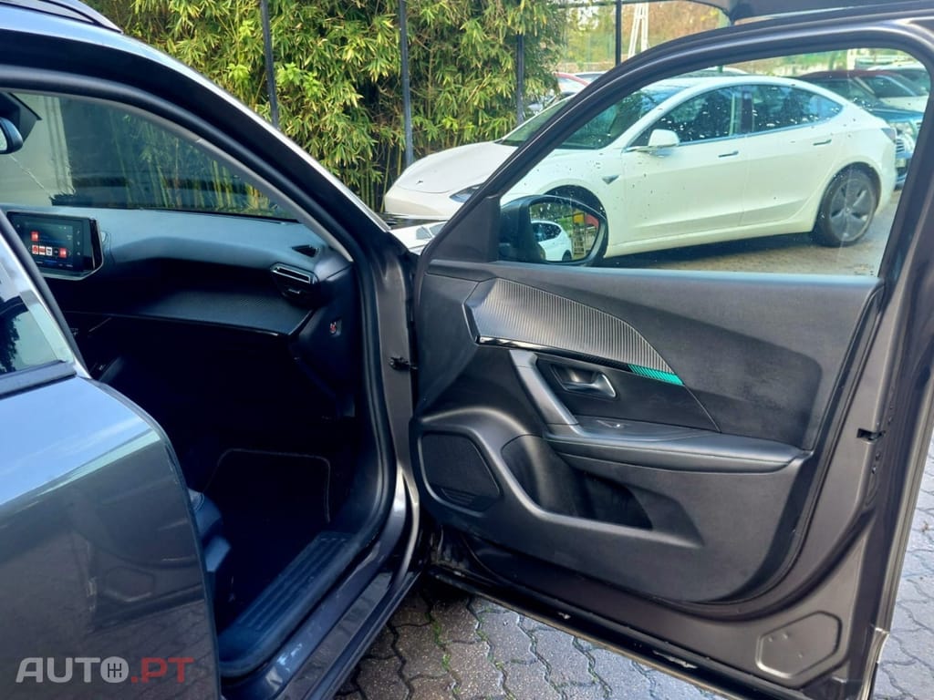 Peugeot 2008 1.5 BlueHDi Allure Pack