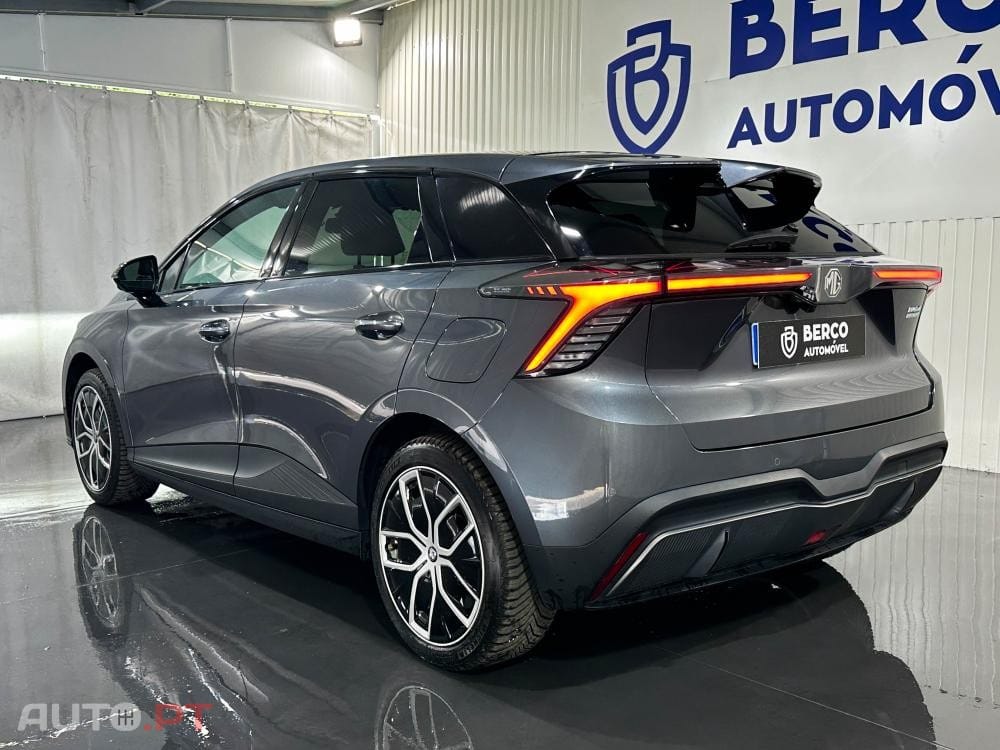 MG MG4 77 kWh Extended Range Luxury