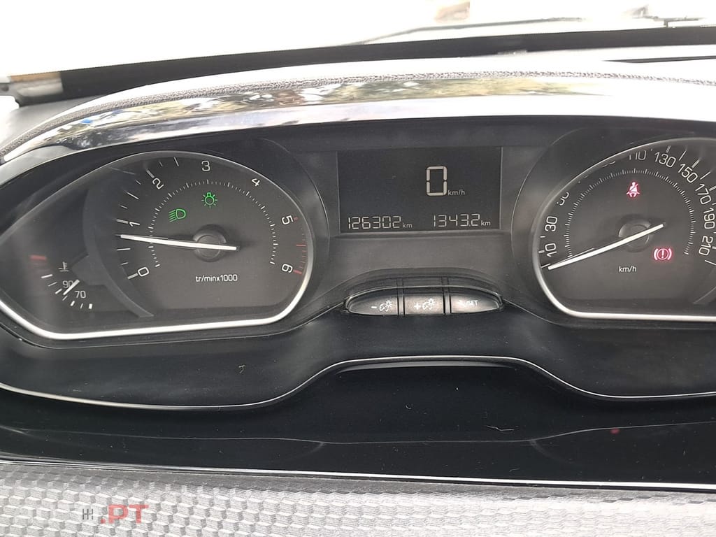 Peugeot 2008 1.5 BlueHDi Signature