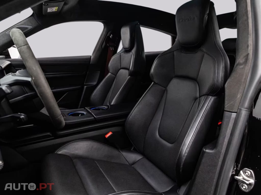 Porsche Taycan TURBO ALL-BLACK