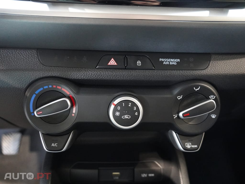 Kia Stonic 1.2 Dynamic — fotografia 10