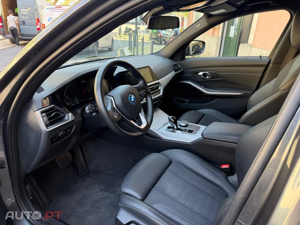 BMW 320 e Line Luxury Auto