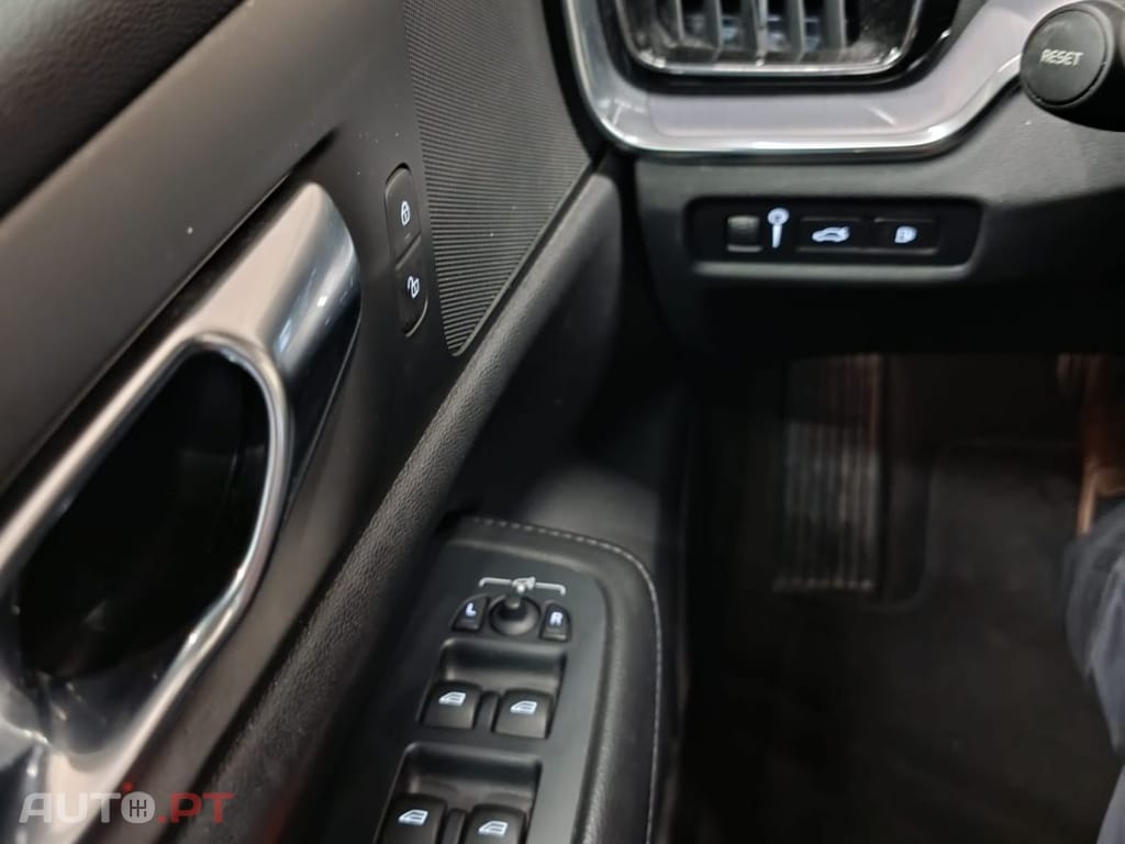 Volvo V60 2.0 T6 AWD TE Inscription Expression Plug-in 350cv — fotografia 20