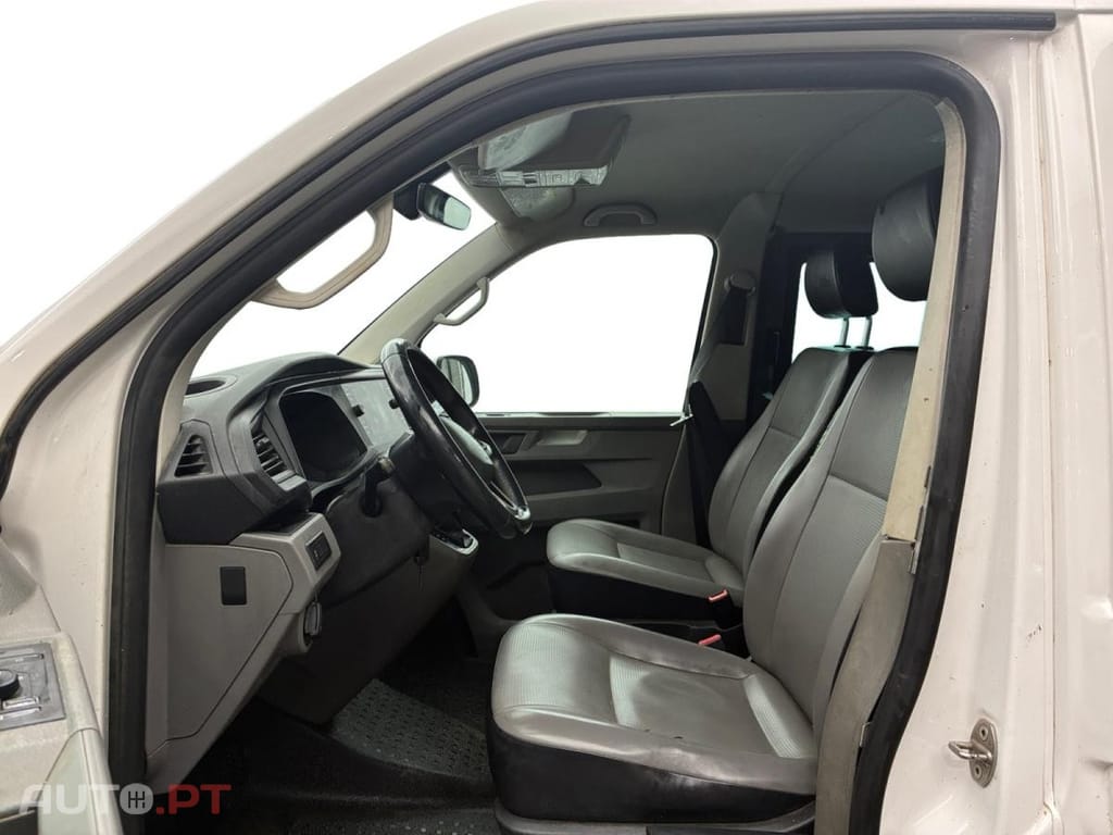 Volkswagen Transporter 2.0 TDI L2 DSG7