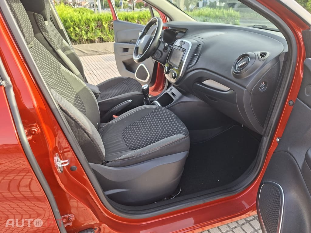 Renault Captur 0.9 TCE Exclusive — fotografia 25
