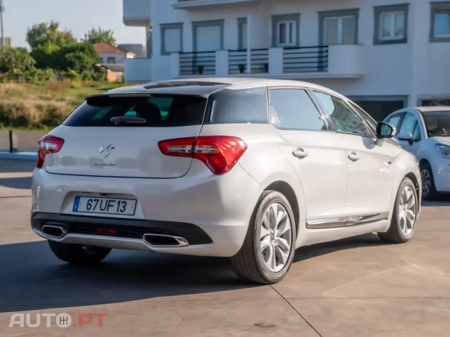 Citroen DS5 2.0 HDi Hy4 So Chic CMP6 102g