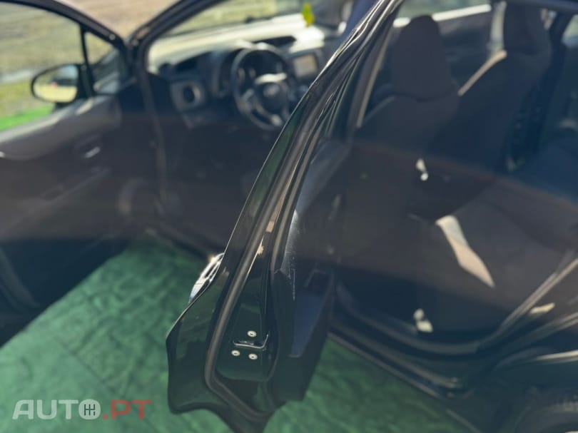 Toyota Yaris 1.33 VVT-i Sport+Navi