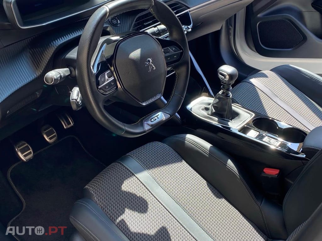 Peugeot 2008 Peugeot 2008 1.5 BlueHdi GT