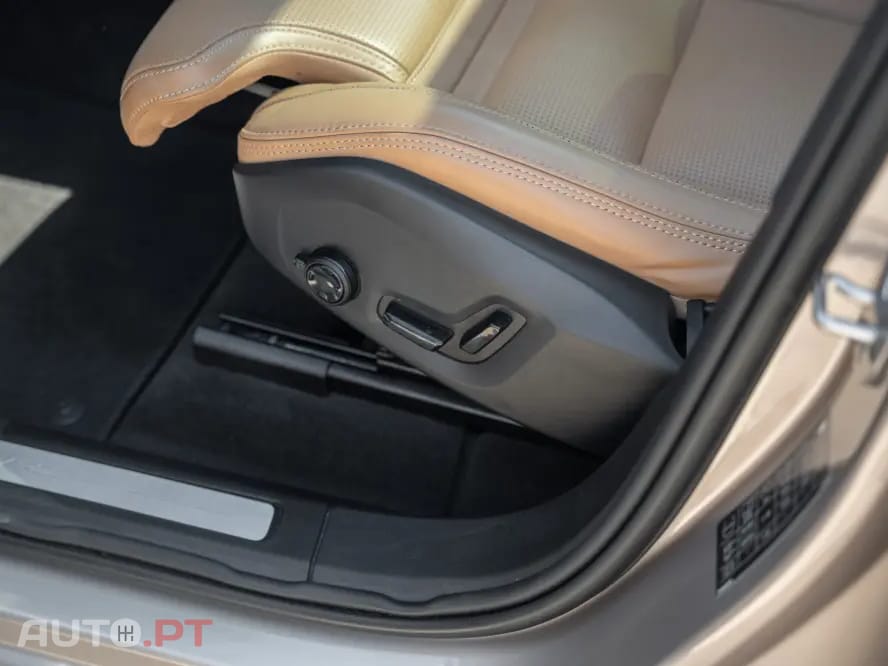Volvo XC60 T8 AWD Recharge Ultimate Bright