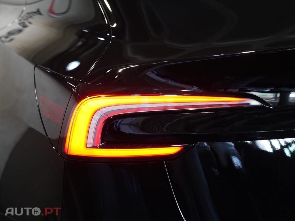 Tesla Model 3 Tração Traseira