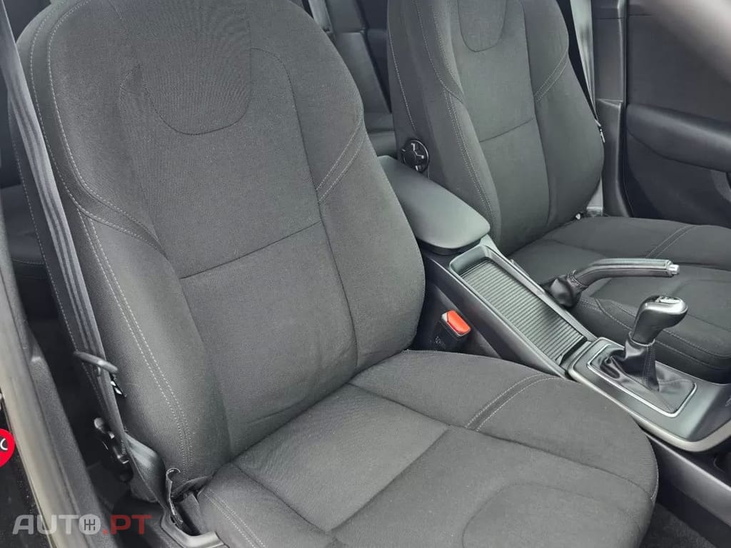 Volvo V40 2.0 D2 Kinetic Eco — fotografia 14