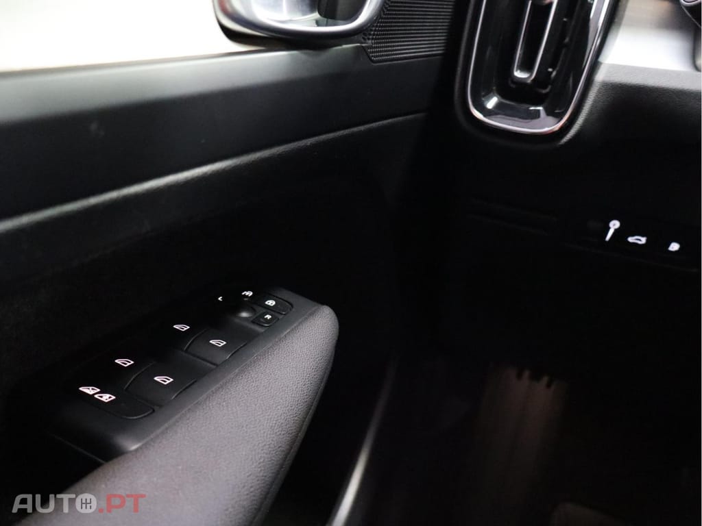 Volvo XC40 1.5 T4 211 Core PG HYBRID