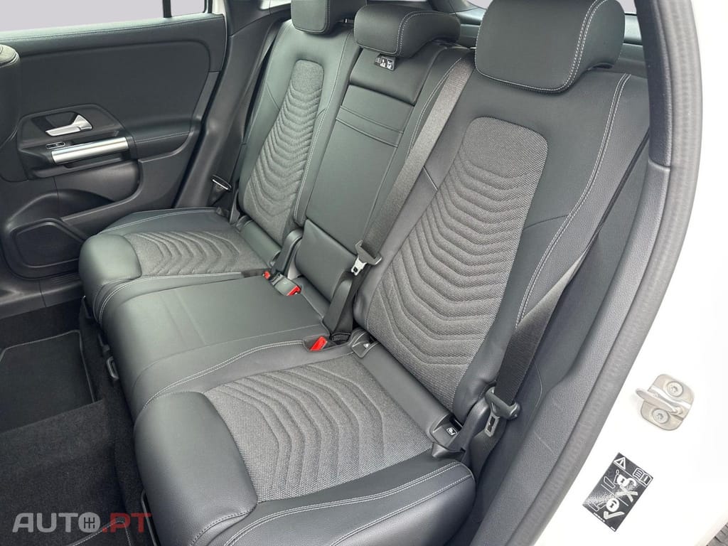 Mercedes-Benz GLA 250 e Progressive Advanced I.V.A DEDUTIVEL