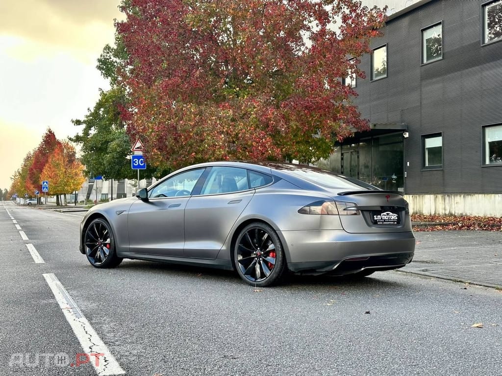 Tesla Model S 85