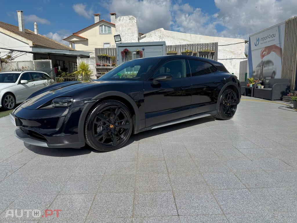 Porsche Taycan 4