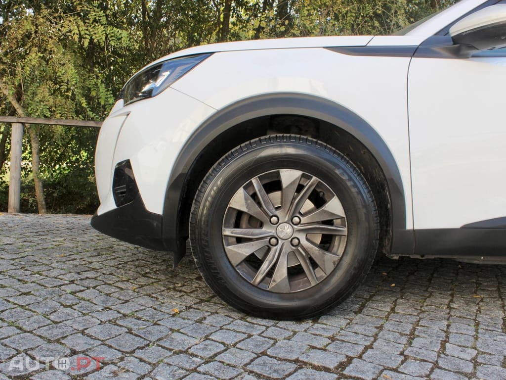 Peugeot 2008 1.2 PureTech Active EAT8