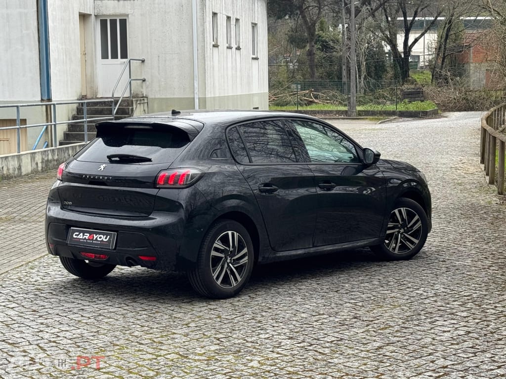 Peugeot 208 1.2 PureTech Allure EAT8