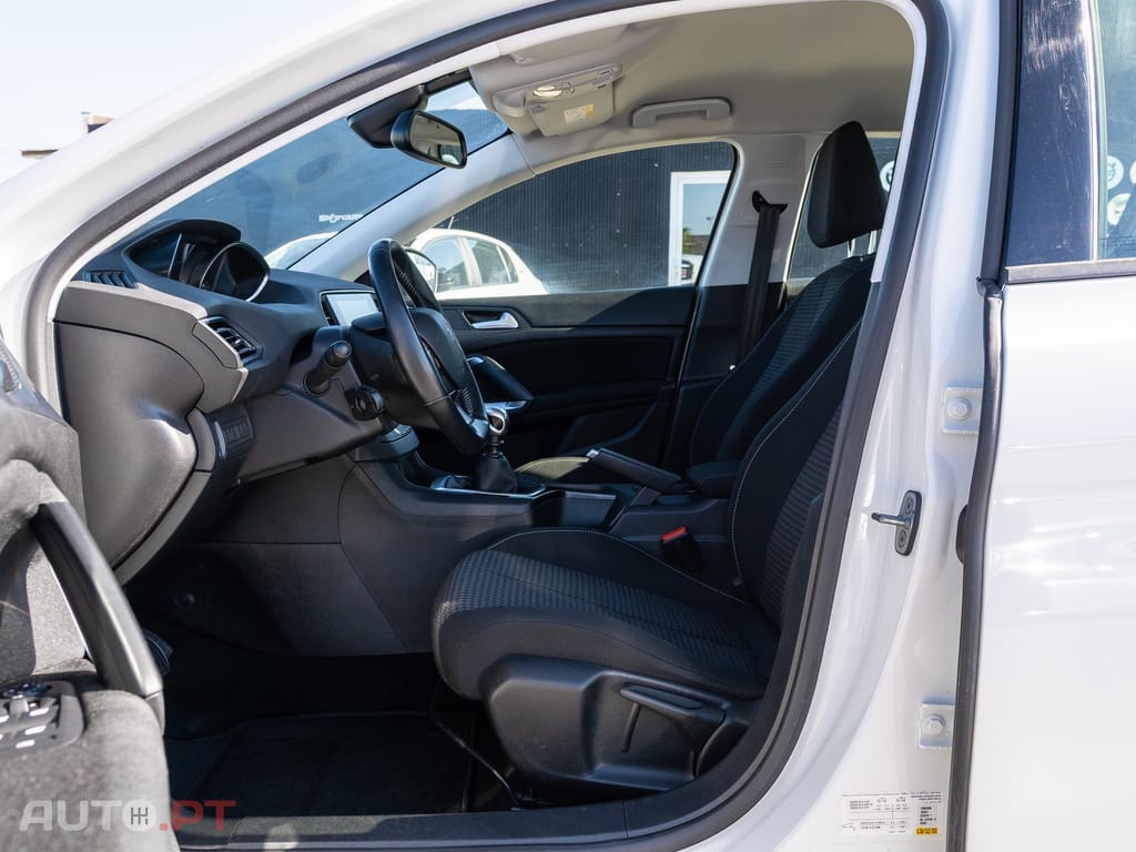 Peugeot 308 1.5 BlueHDi Business Line