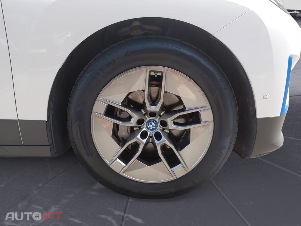 BMW iX xDrive 40