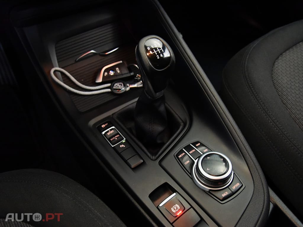 BMW X1 16 d sDrive Advantage — fotografia 15